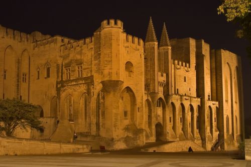 Palais des Papes bij nacht