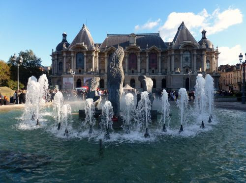 Fontein van Palais des Beaux-Arts