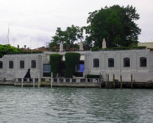 Gevel van het Peggy Guggenheim Museum