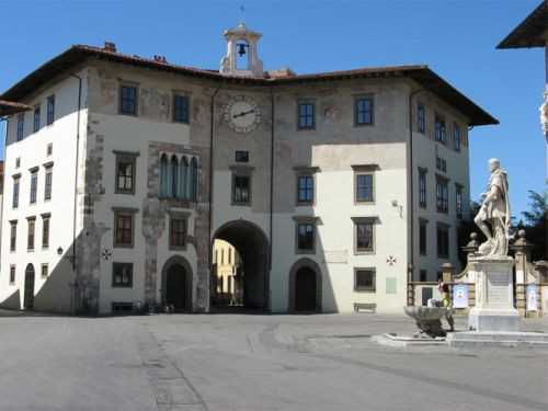 Gebouw aan het Piazza dei Cavalieri