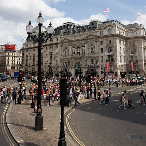 Volk op Piccadilly Circus