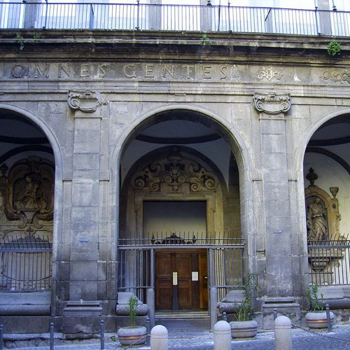 Deur van de Pio Monte della Misericordia