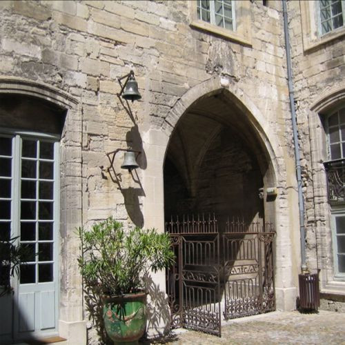 Toegangspoort van het Palais du Roure