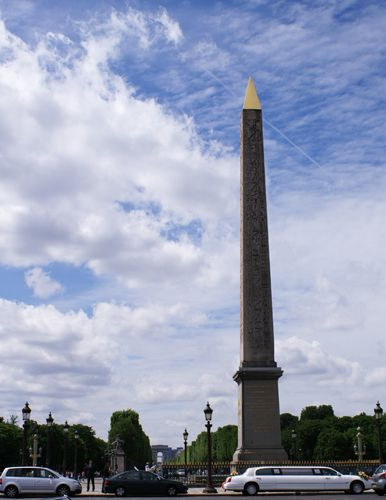 Wandelaars op de Place de la Concorde