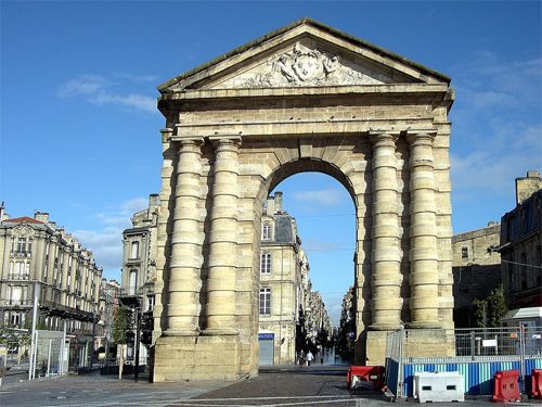 Zicht op de Porte d'Aquitaine