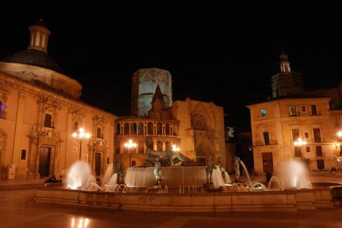 Fontein op de Plaza de la Virgen