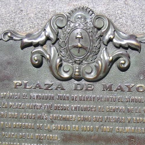 Bord van het Plaza de Mayo