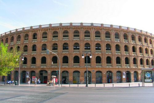 Aan de Plaza de Toros