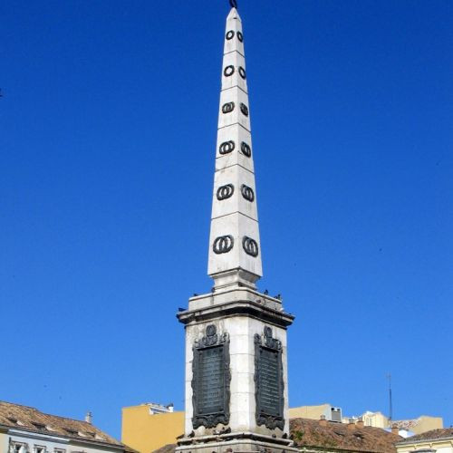 Obelisk op de Plaza de la Merced