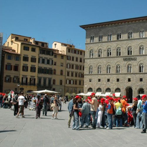 Toeristen op het Piazza della Signoria