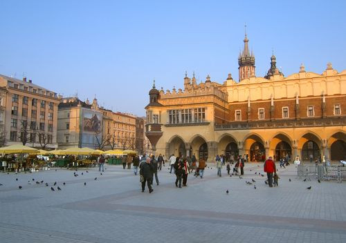 Mensen op de Rynek Glówny