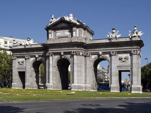 Voorkant van de Puerta de Alcalá