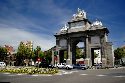 Verkeer voor de Puerta de Toledo