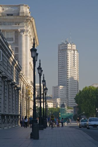 Beeld bij de Puerta de Toledo