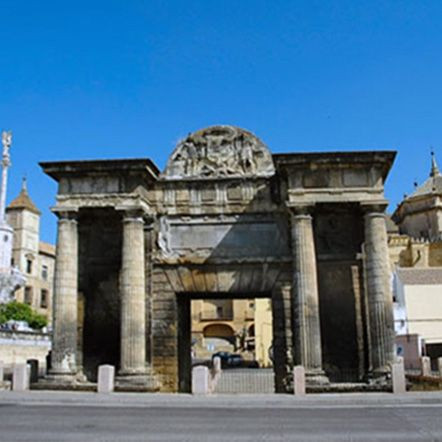 Totaalbeeld van de Puerta del Puente