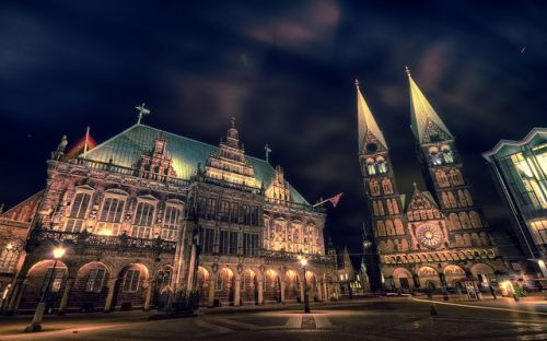 Stadhuis en standbeeld van Roland