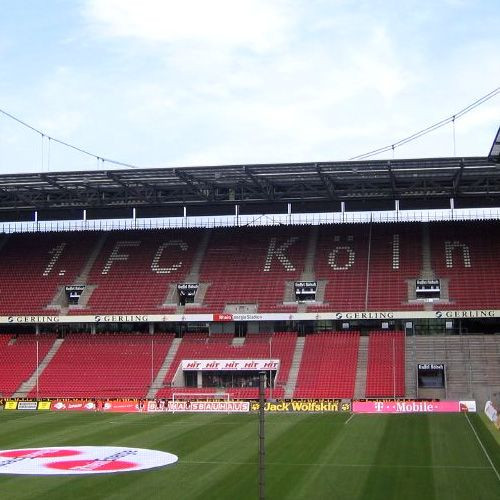 Tribune van het RheinEnergieStadion