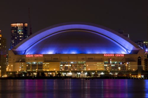 Nachtbeeld op het Rogers Centre