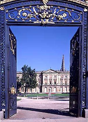 Poort naar het Palais Rohan