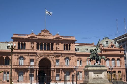 Standbeeld voor het Casa Rosada