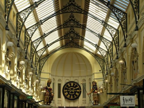 Binnen in de Royal Arcade