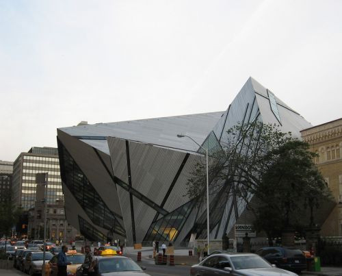 Buiten aan het Royal Ontario Museum