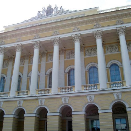 Gevel van het Russisch Museum