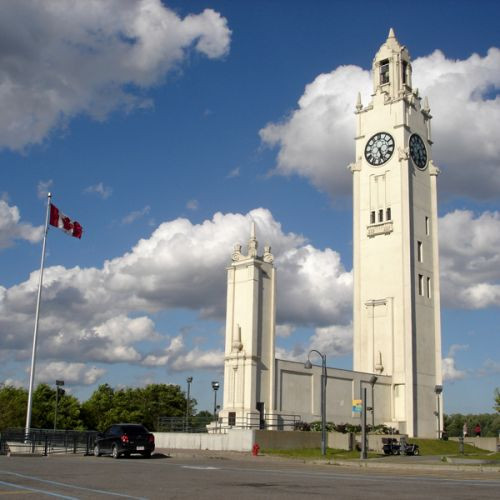 Overzicht van de Sailors Memorial Clock Tower