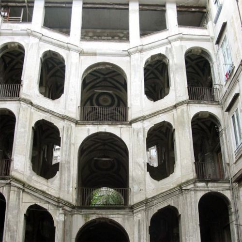 Aan het Palazzo della Spagnolo