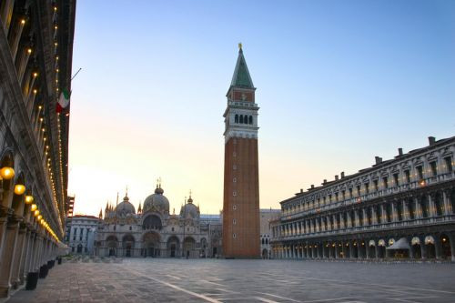 De Campanile aan het Piazza San Marco