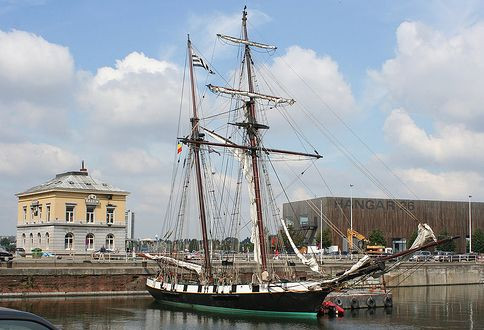 Zeilboot bij het Scheepvaartmuseum