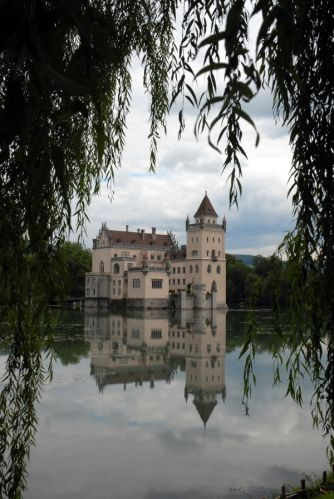 Vergezicht op het Schloss Anif