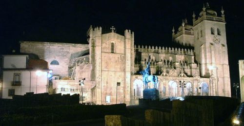 Nachtbeeld van de Sé Catedral do São Francisco