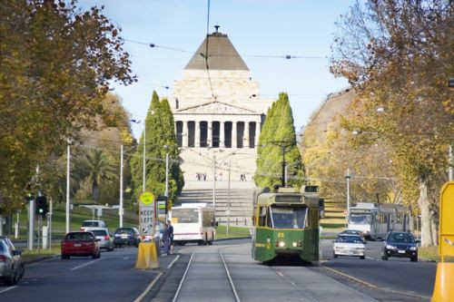 Tram aan de Shrine of Remembrance