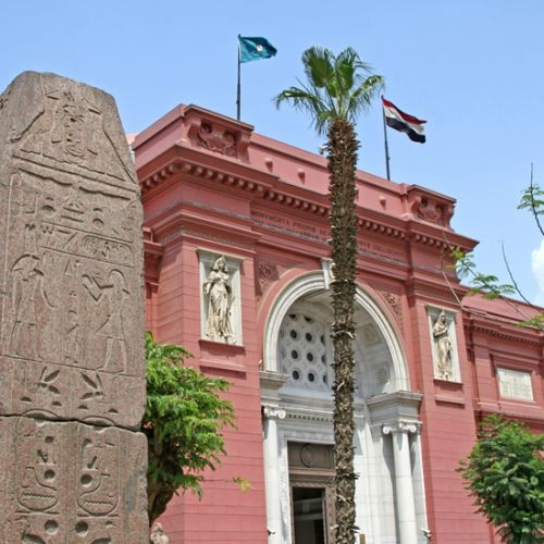 Voorkant van het Egyptisch Museum