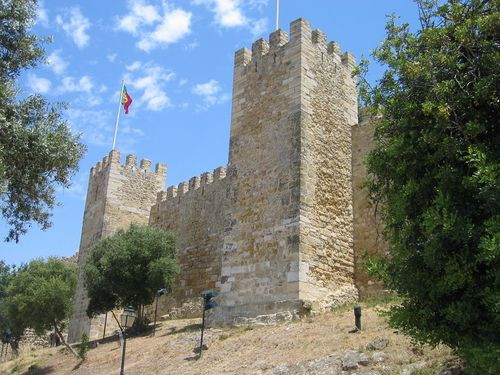 De muren van het Castelo De São Jorge