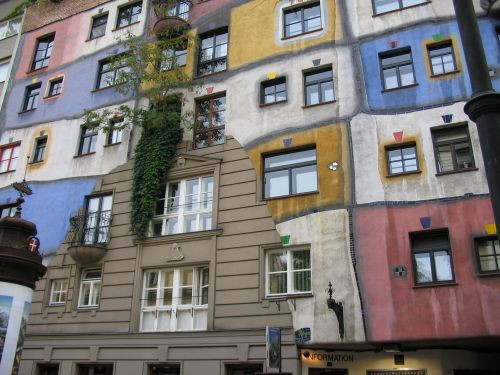 Gevel van het Hundertwasserhaus