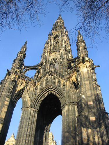 Onder aan het Scott Monument