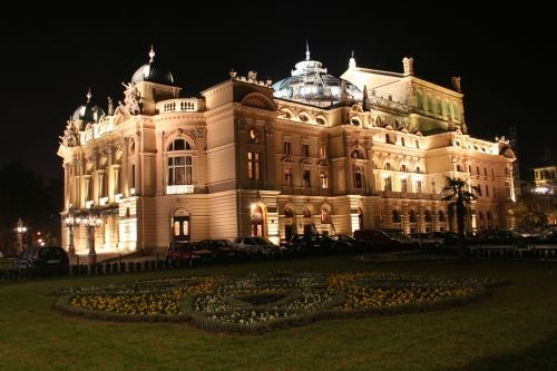 Het Slowacki-theater bij nacht