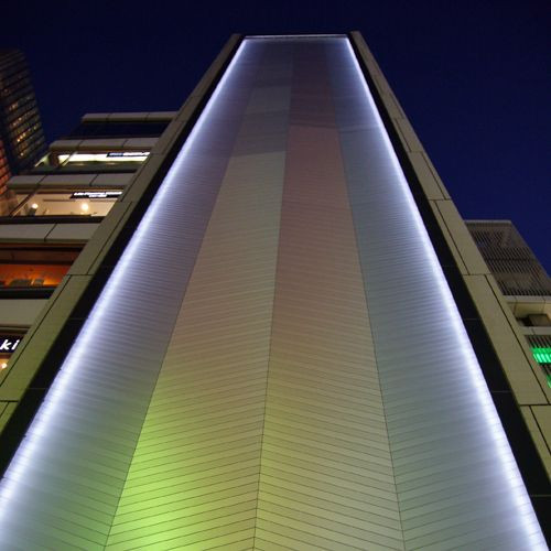 Nachtbeeld van het Sony Building