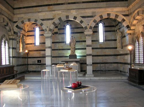 Binnen in de Santa Maria della Spina