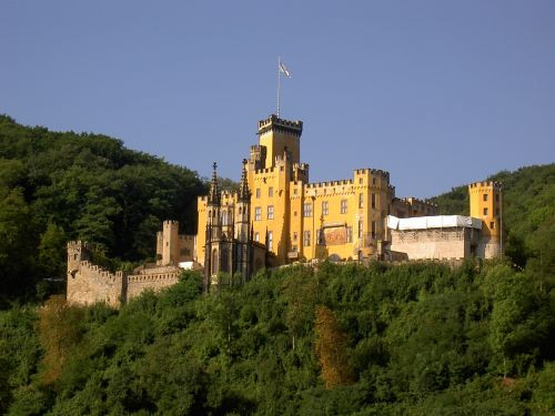 Schloss Stolzenfels op de heuvel