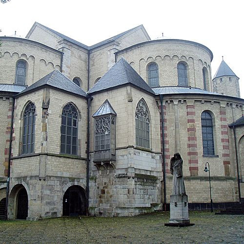 Buiten aan de St. Maria im Kapitol Kirche