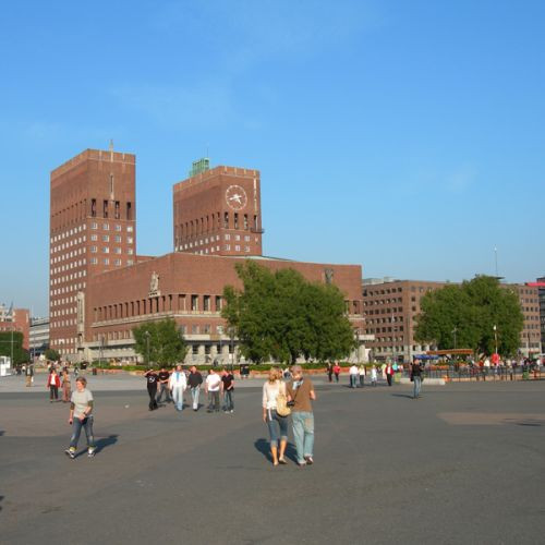 Zicht op het Stadhuis van Oslo