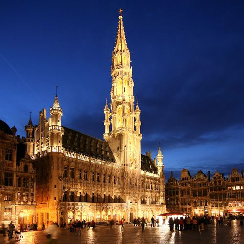 Het Stadhuis bij nacht