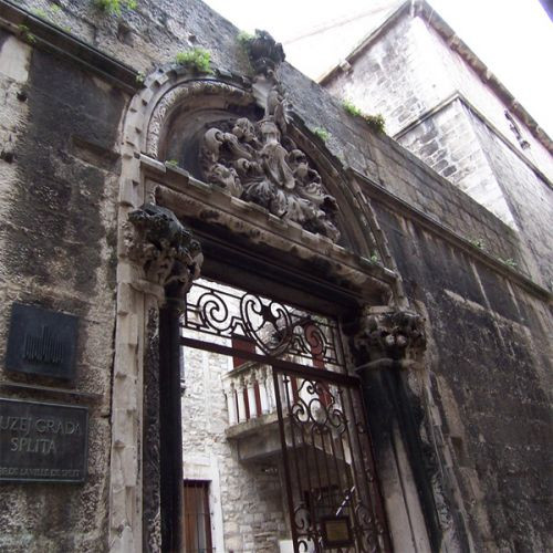 Poort naar het Stadsmuseum