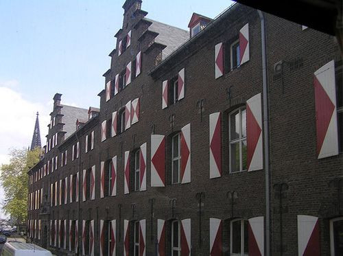 Zijaanzicht op het Kölnisches Stadtmuseum