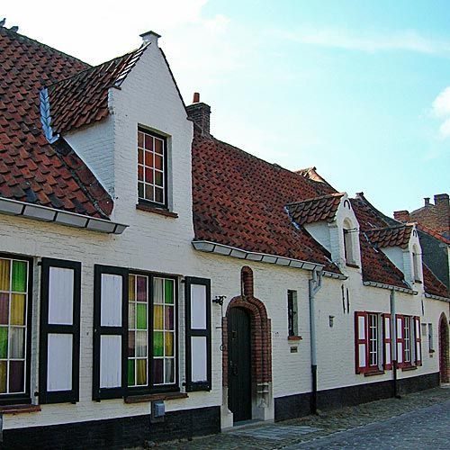 Voorkant van het Stedelijk Museum voor Volkskunde