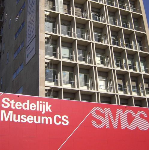 Het Postgebouw ten tijde van het Stedelijk Museum