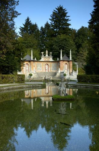 Vijver bij het Schloss Hellbrunn